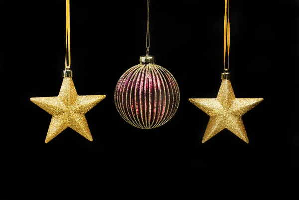 Vermelho Dourado Brilho Bugiganga Estrela Decorações Natal Isolado Contra Preto — Fotografia de Stock