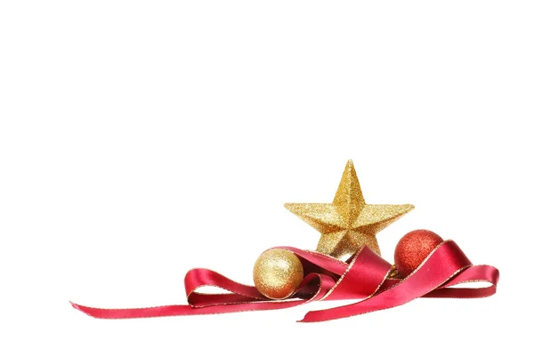 Kerstversiering Gouden Glitter Ster Met Opgerold Rood Lint Kerstballen Geïsoleerd — Stockfoto