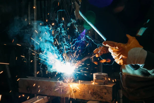 Industrial Welder Worker Welding Steel Iron Factory — Stock fotografie