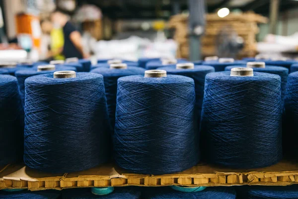 Cotton Yarns Threads Spool Tube Bobbins Cotton Yarn Factory Fotos de stock