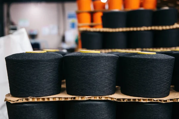Colorful Cotton Yarns Threads Spool Tube Bobbins Cotton Yarn Factory — Stock Fotó