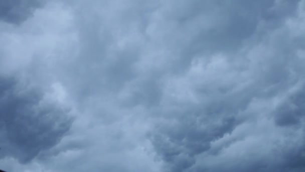 Wolken met blauwe lucht — Stockvideo
