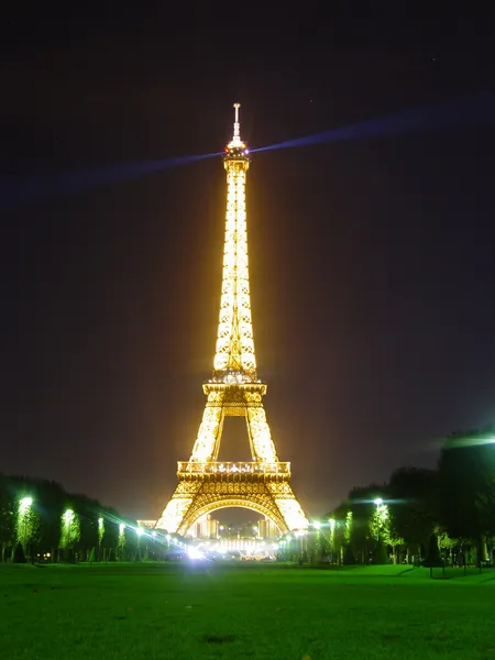 Torre Eifel por la noche —  Fotos de Stock