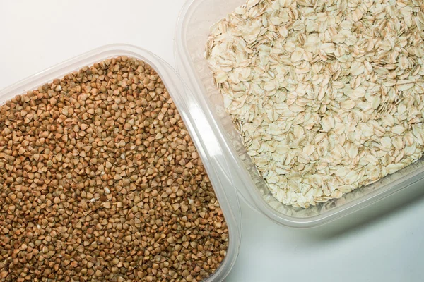 Oatmeal and buckwheat on white background — Stock Photo, Image