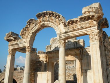 hadrian Tapınağı