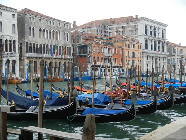 gondol çizgi grand canal bir kış gününde kaplı
