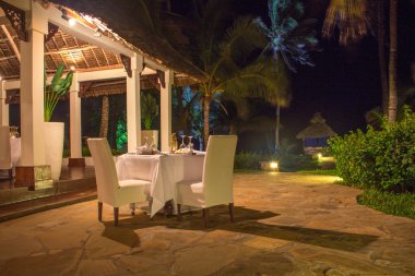 yıldızların altında yemek