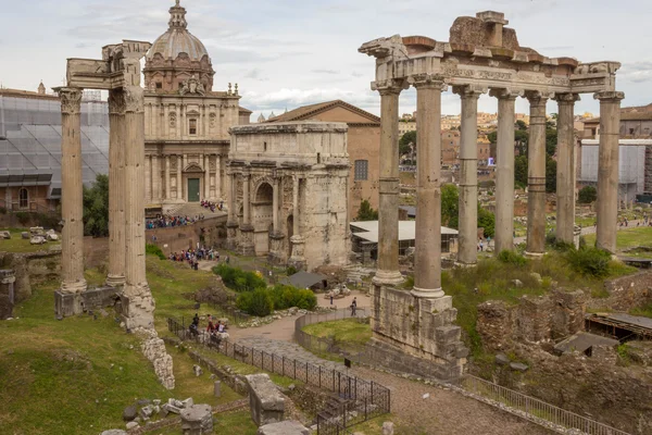 Tempel av Saturnus i det romerska forumet — Stockfoto