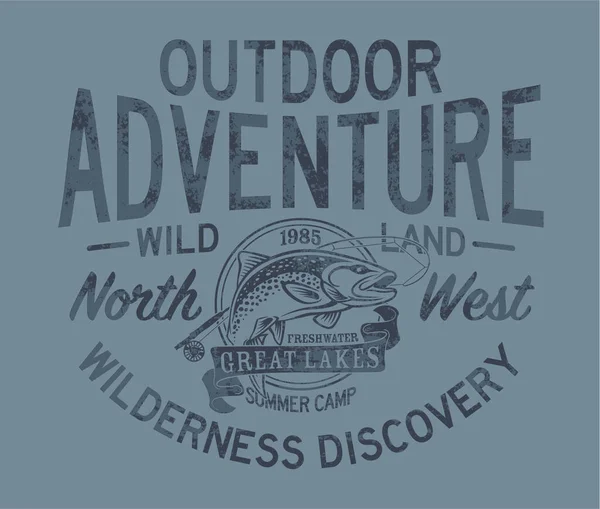 Wilderness Outdoor Adventure Fishing Camp Stampa Vettoriale Vintage Ragazzo Shirt — Vettoriale Stock