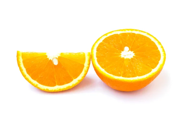 Laranja isolada sobre fundo branco — Fotografia de Stock