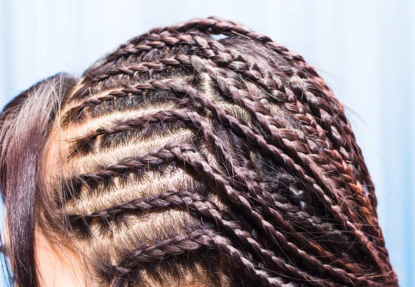 Image de vue latérale de beaux cheveux tressés — Photo