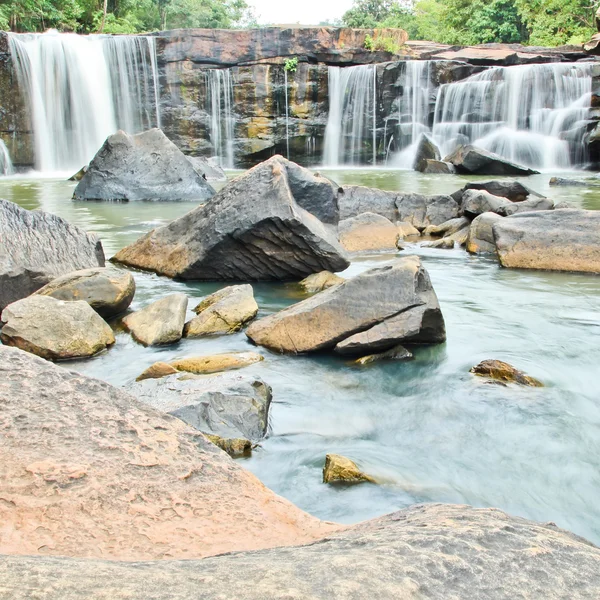 Vodopád v národním parku, chaiyaphum provincie v severovýchodní části — Stock fotografie