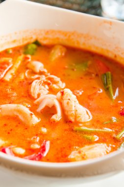 Tay baharatlı thomyam deniz mahsulleri çorbası, geleneksel Tayland Mutfağı