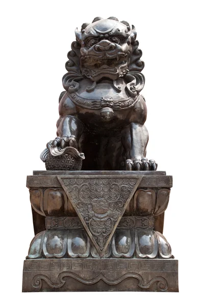 Statua del leone imperiale cinese, isolata su sfondo bianco con — Foto Stock