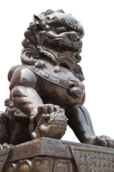 Kinesiska imperial lejonet statyn, isolerad på vit bakgrund med — Stockfoto