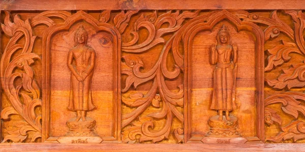 Sculpture traditionnelle sur bois de style thaïlandais dans le temple thaïlandais, Généralité i — Photo