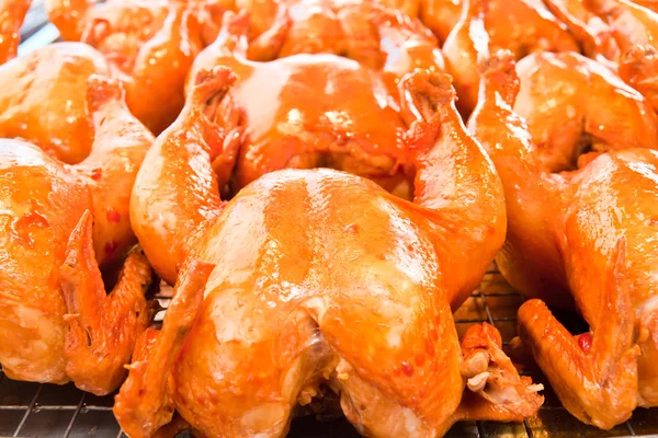 Frango cozido com molho de peixe, comida de estilo tailandês — Fotografia de Stock