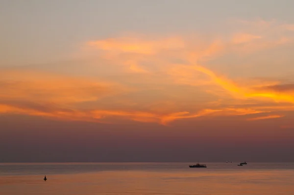 Battleship over the sea before — Stock Photo, Image