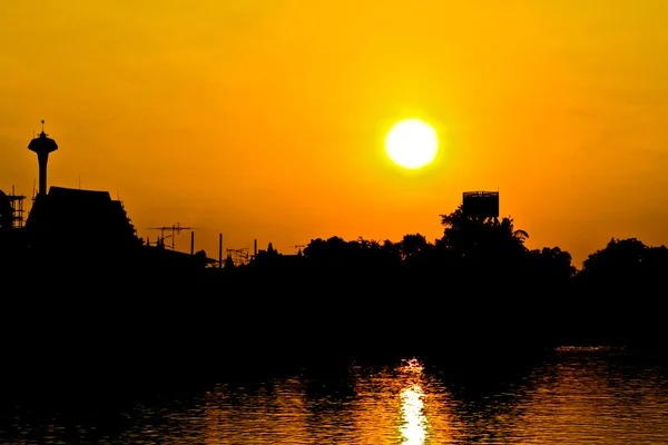 Zachód słońca na chaophaya rzeki - ayutthaya, Tajlandia — Zdjęcie stockowe