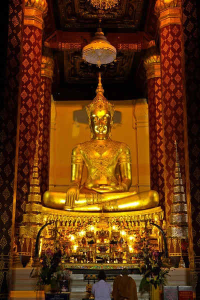 Golden buddha in thai temple,ayutthaya — Stock Photo, Image