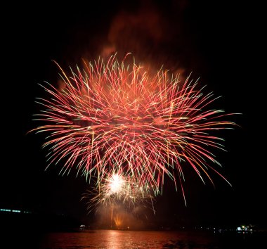 gece palm gibi güzel havai fişek