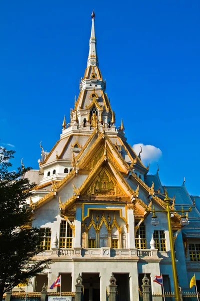 Arquitectura de estilo tailandés nativo, Wat Sothorn, Chachoengsao provin —  Fotos de Stock