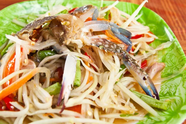 Thajský salát z papáji s koněm krab — Stock fotografie