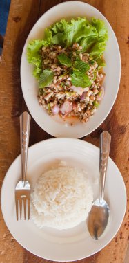 baharatlı salata yumurta karınca ve haşlanmış pirinç jasmin den RI