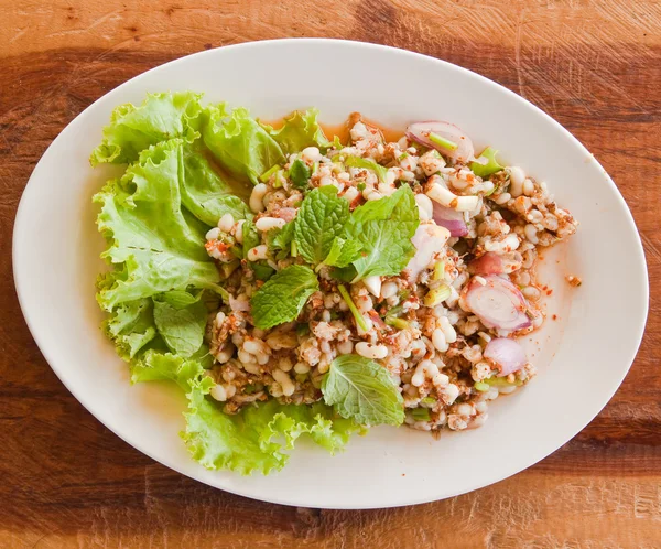 アリは、伝統的なタイ様式の食糧のピリ辛サラダ卵 — ストック写真