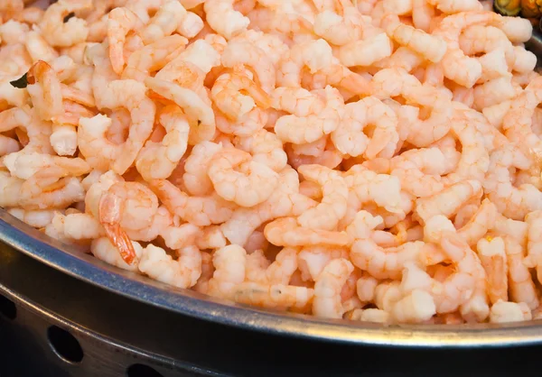 Langostinos pelados en una olla — Foto de Stock