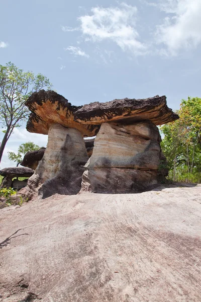 Mushroom stone and blue sky,The Natural Stone as Mushrooms in Ph — Stock Photo, Image