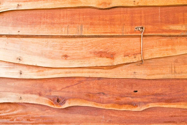 Metallhaken an der Holzwand — Stockfoto