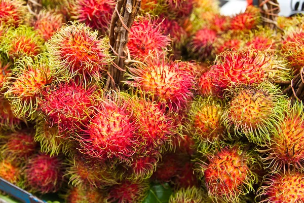 Tropisk frukt, rrambutan. — Stockfoto