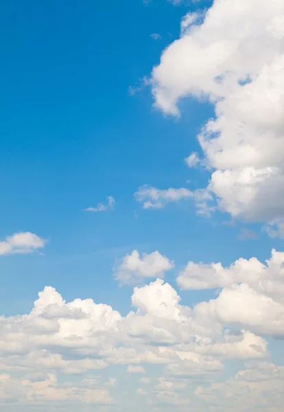 Clound e o céu azul — Fotografia de Stock