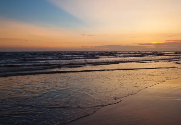 后泰国的日落，东北部海滩 — 图库照片