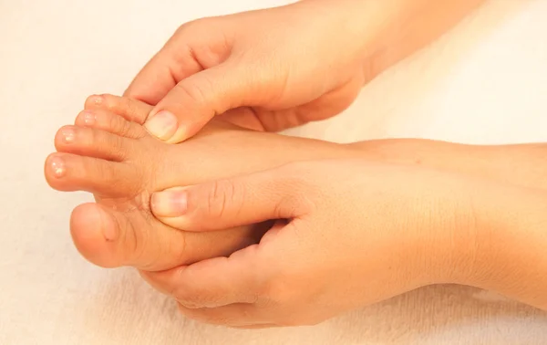 Réflexologie massage des pieds, spa traitement des pieds, Thaïlande — Photo
