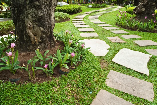 Stone walkway in the park — Stock Photo, Image