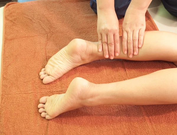 Reflexology leg massage,Thai traditional massage,Thailand. — Stock Photo, Image