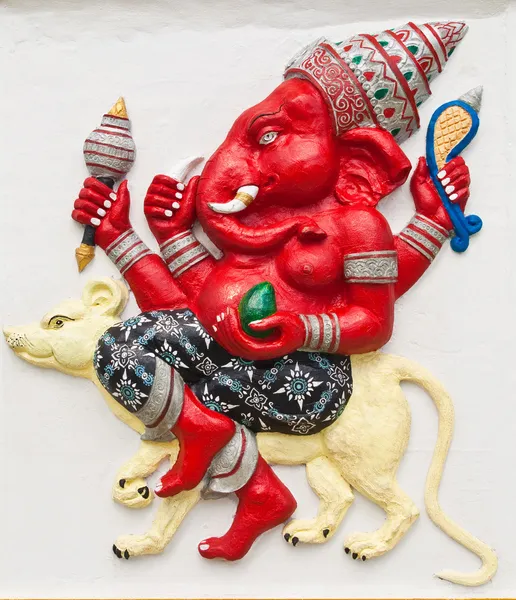 Indisk eller hinduistisk ganesha Gud opkaldt Sarisati Ganapati i templet i - Stock-foto