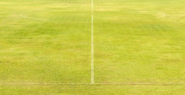 Yeşil futbol sahası 