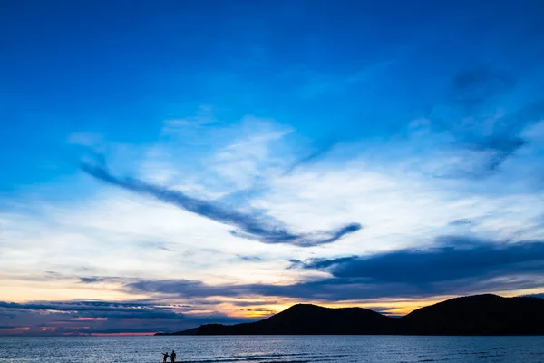 Gün batımında gökyüzü ve deniz — Stok fotoğraf