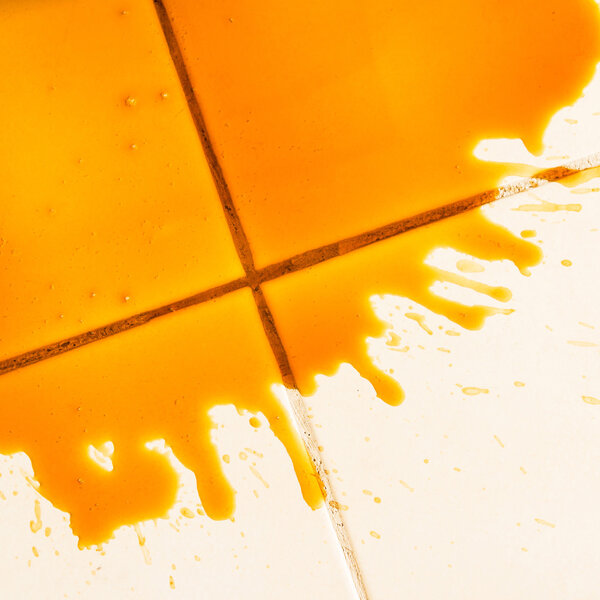 Пролил кофе на пол
