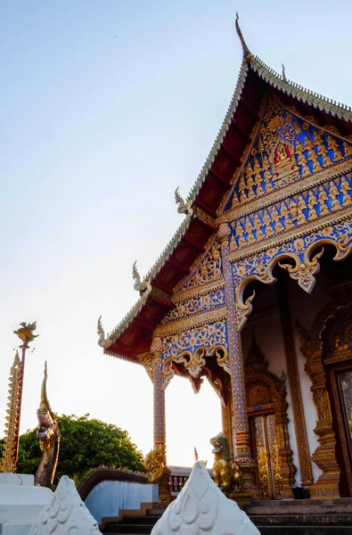 Ancient buddhist temple in northern thailand during sunset — Stock Photo, Image