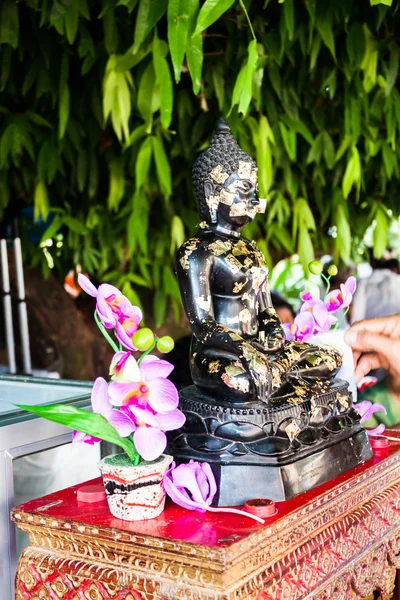 Buda resim altın kaplama Budist yapraklar — Stok fotoğraf