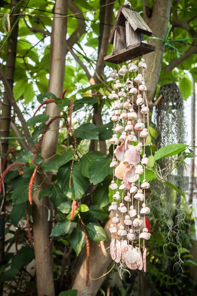 Home cortinas de jardim feitas por várias conchas — Fotografia de Stock