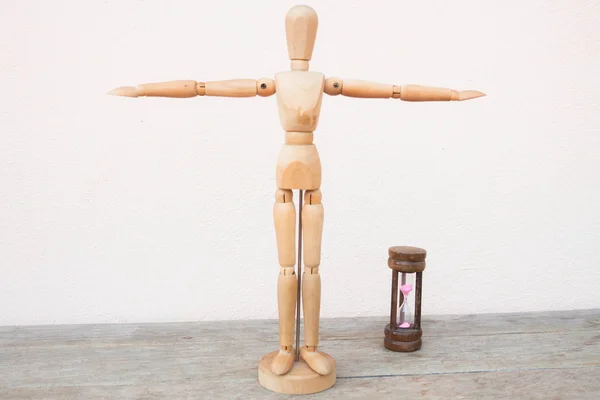 Wooden mannequin extend the arms of count down — Stock Photo, Image