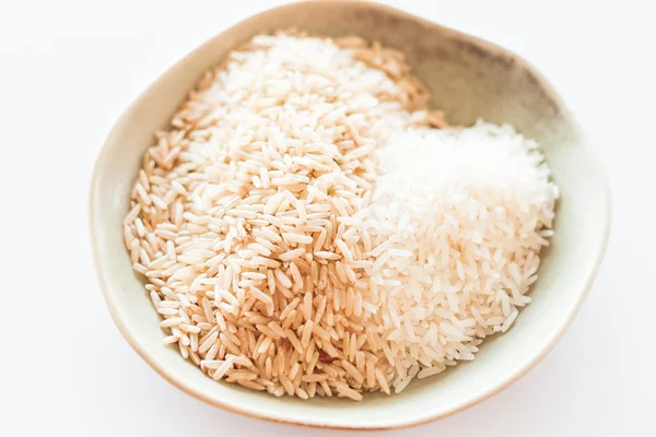 Montículo de corazón de arroz blanco y marrón natural — Foto de Stock