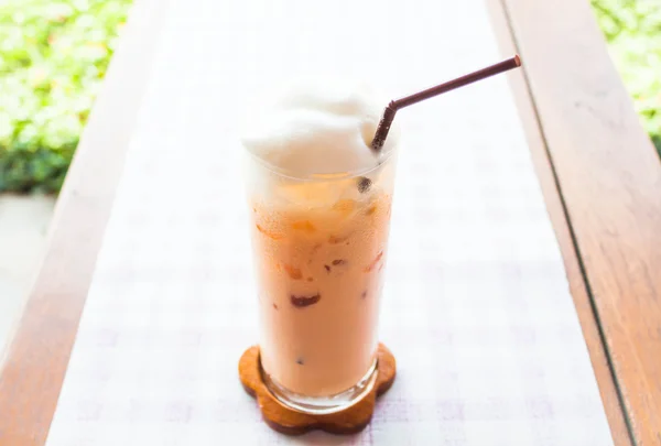 Vaso fresco de té de leche tailandesa fría —  Fotos de Stock