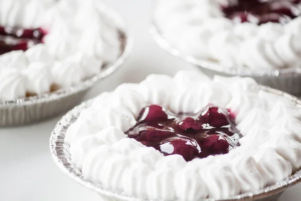 Delicious cheese cupcake with blueberry and whipped cream — Stock Photo, Image