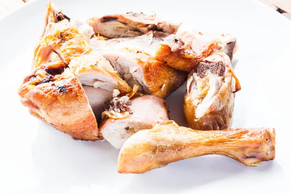 Ayam panggang di piring — Stok Foto